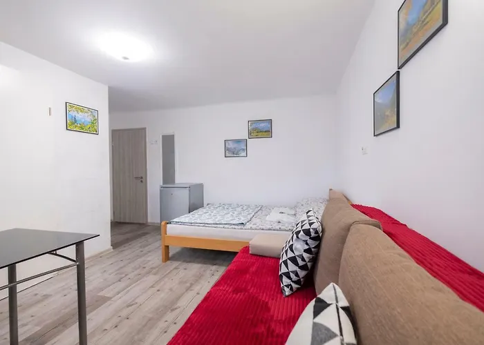Newly Renovated Studio With Air Conditioner & Free Parking