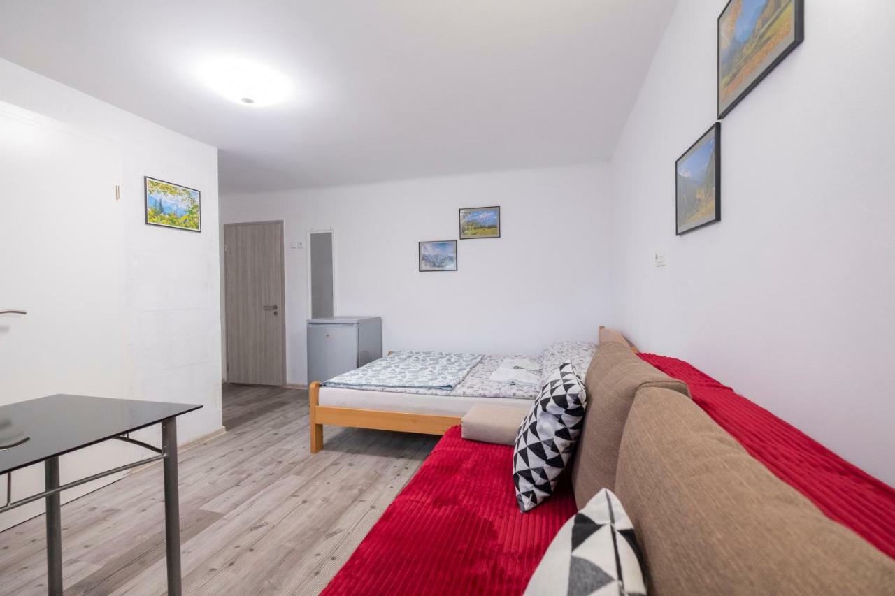 Newly Renovated With Air Conditioner & Free Parking Appartement